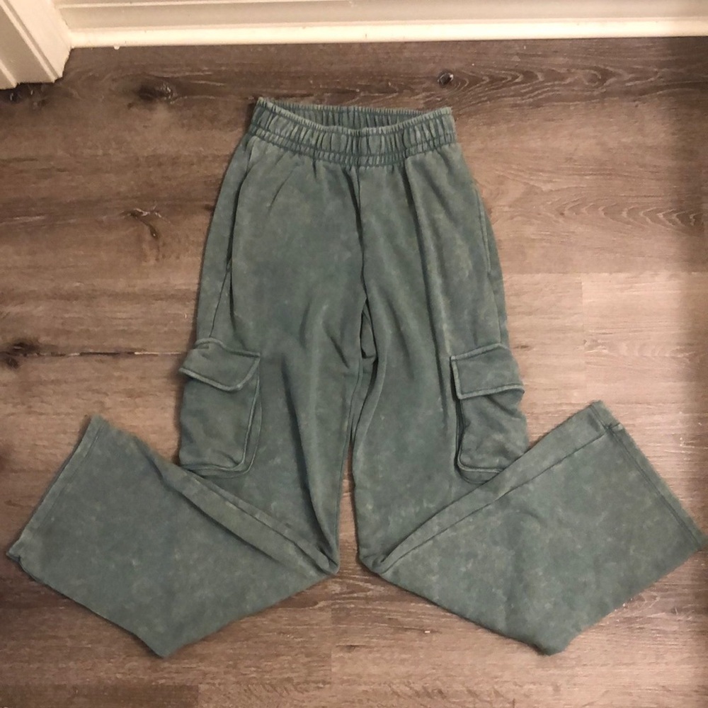 Wild fable women’s XXS green sweatpants.